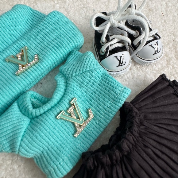 Labubu Outfit Set with Skirt and Shoes - Picture 2 of 2